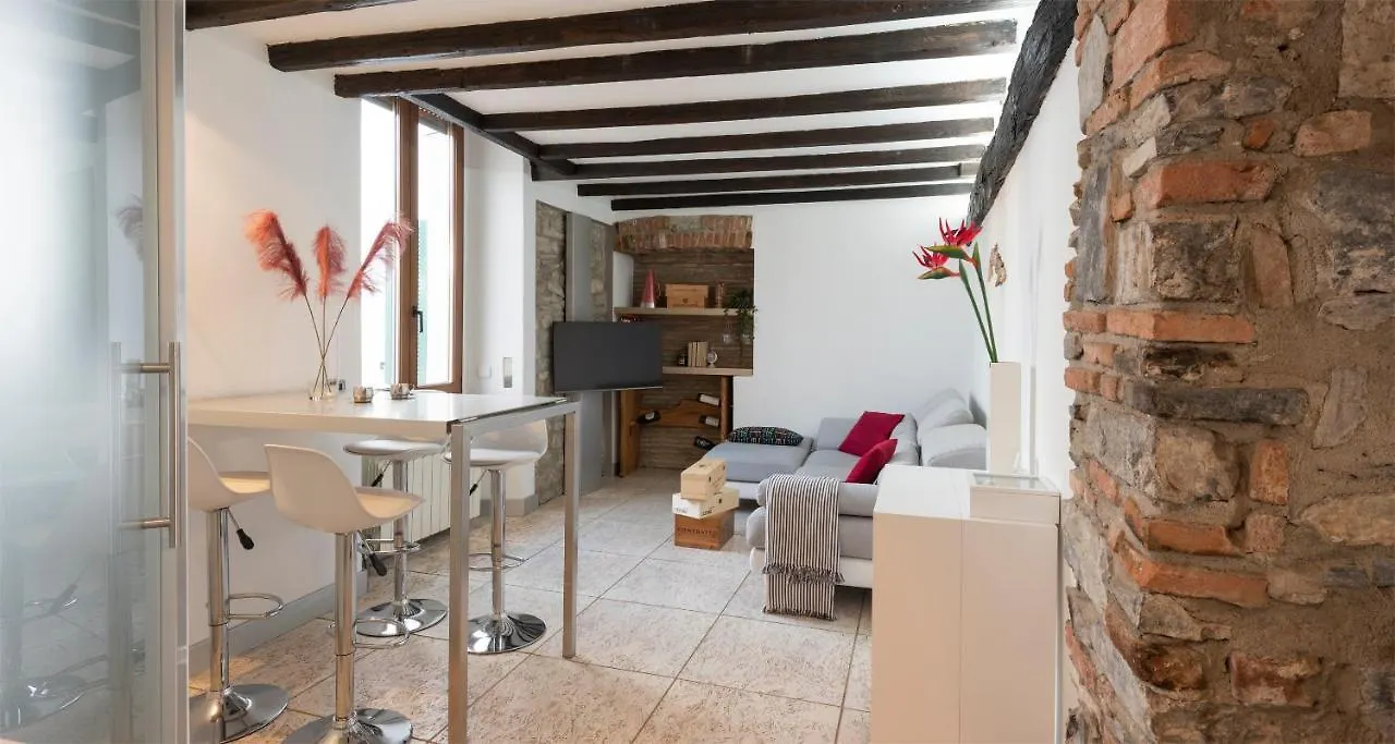 Joivy Cosy Apt In Como Centre