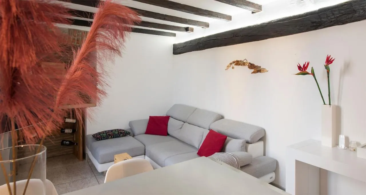 Joivy Cosy Apt In Como Centre